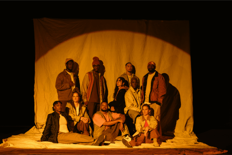 Group portrait of the performers of 2par2.