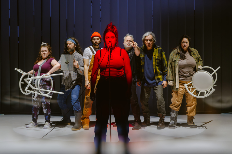 Several characters from the novel Querelle de Roberval are gathered behind Jezabel, illuminated in red, and express their discontent by holding objects.